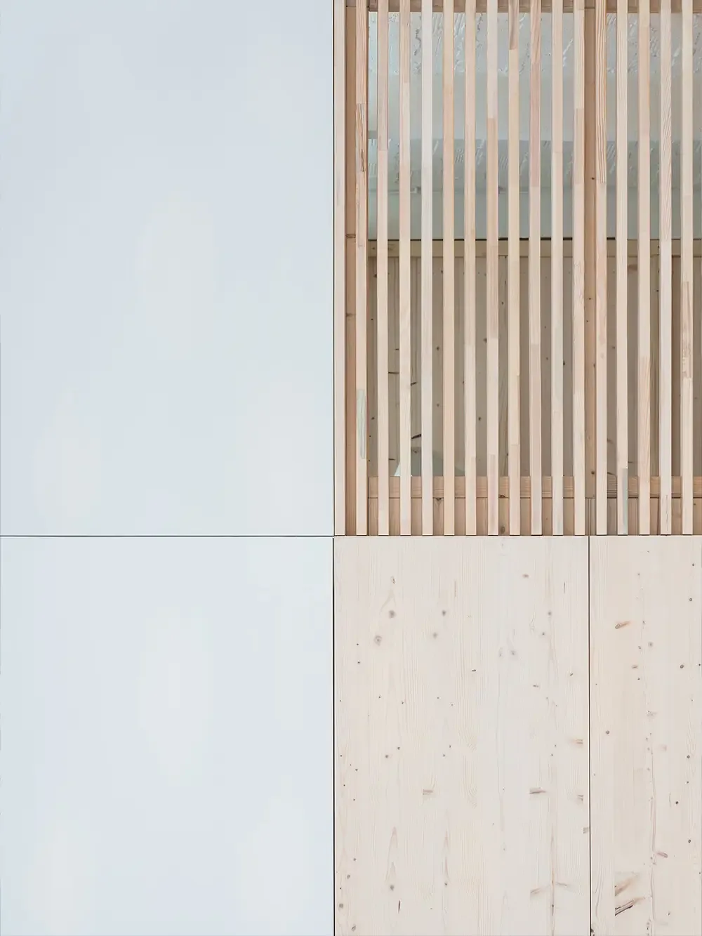 Zwei kleine Mauern mit dazwischenliegenden Holzlatten, gestaltet im minimalistischen Abstraktionsstil.