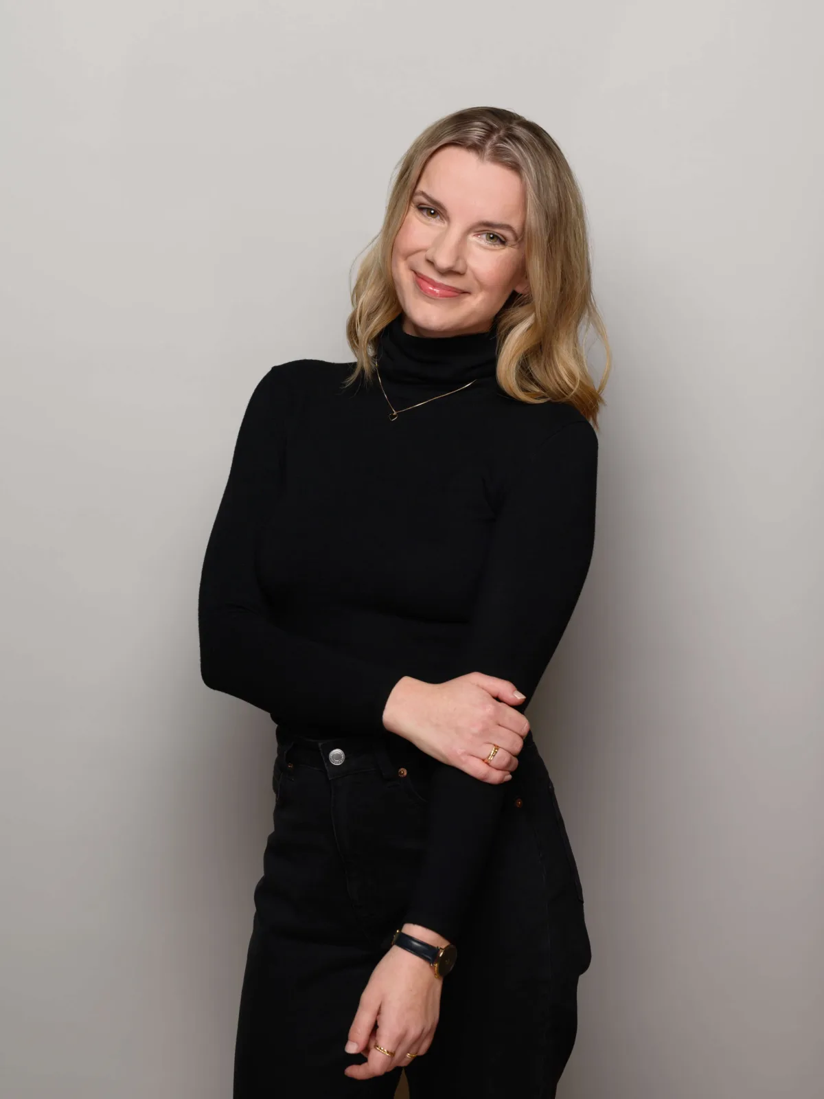 Portraitfoto von Katarina Wicht, Project Management und People & Culture bei hej.build