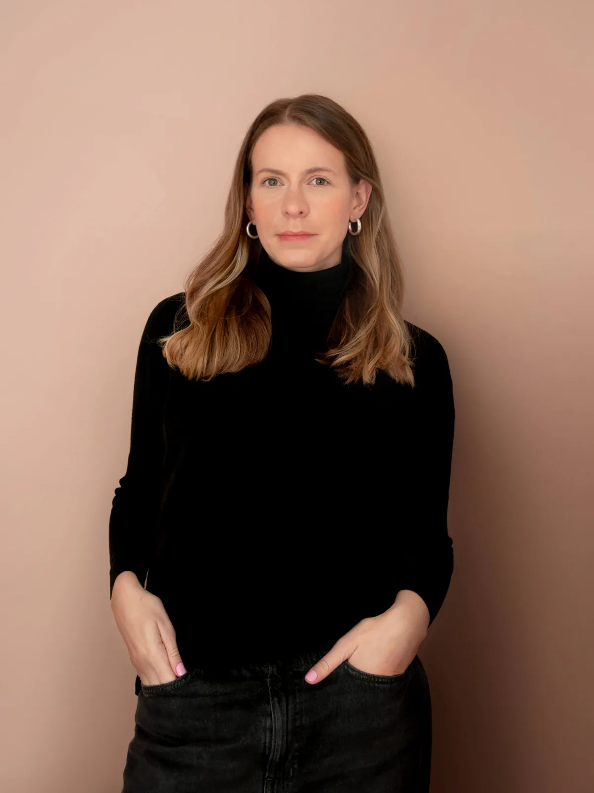 Portraitfoto von Stephanie Olschefski, Art Director bei hej.build